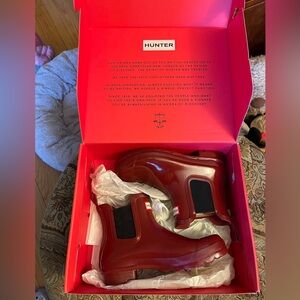 HUNTER - Women's Original Gloss Chelsea Boots - Fall Red / Black